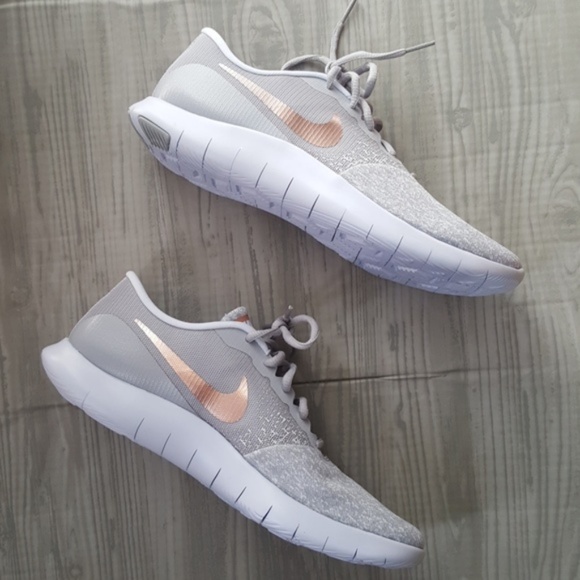 grey and rose gold nike shoes